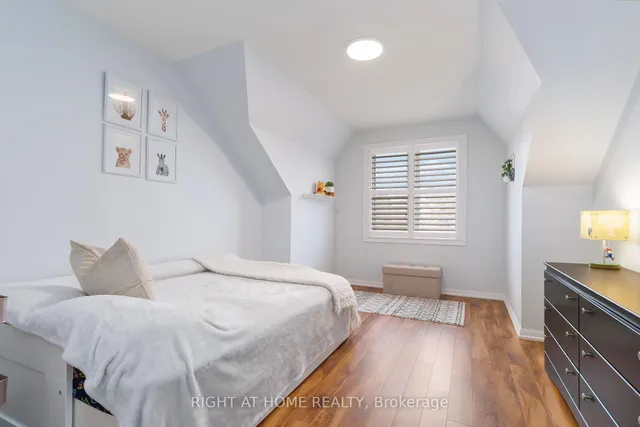 Additional image 21 of 943 McDuffe Cres