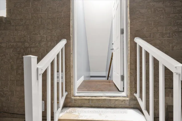 Additional image 35 of 94 IRWIN Ave