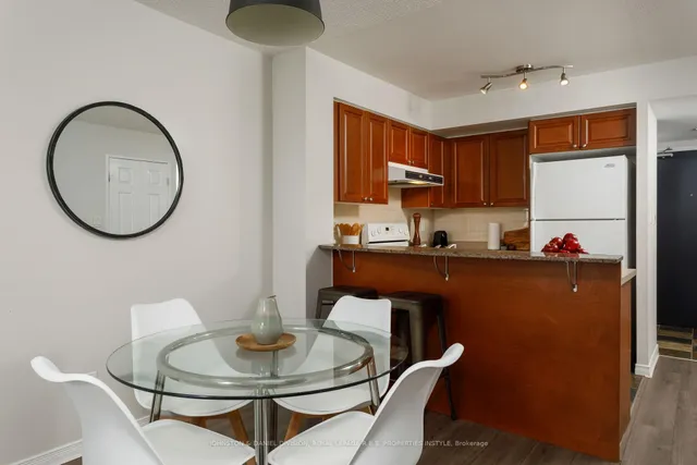 Additional image 18 of 230 King St Unit 1019