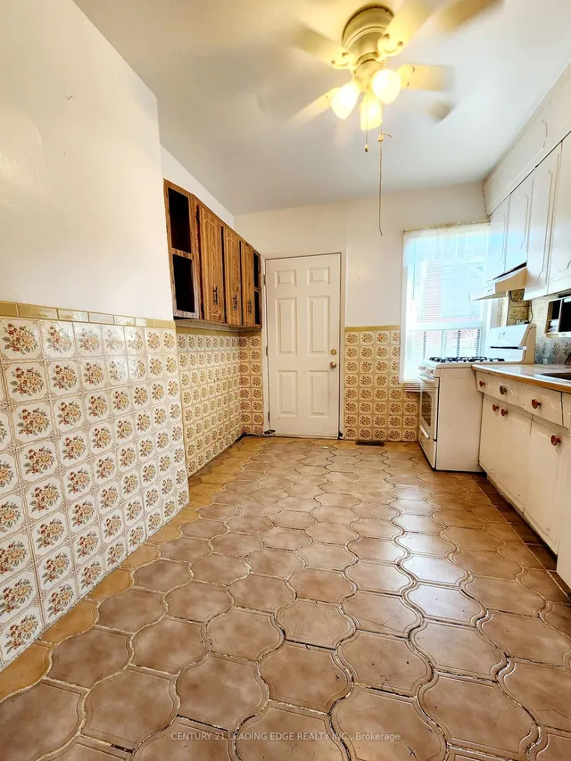 Additional image 42 of 635 Coxwell Ave