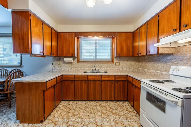 Additional image 12 of 16 Gatineau Dr