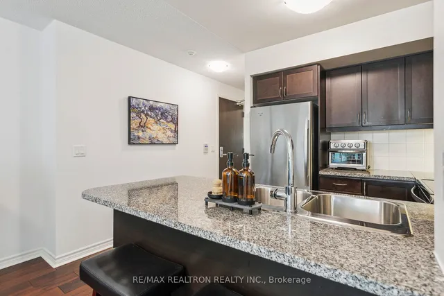 Additional image 18 of 19 Grand Trunk Cres Unit 1215