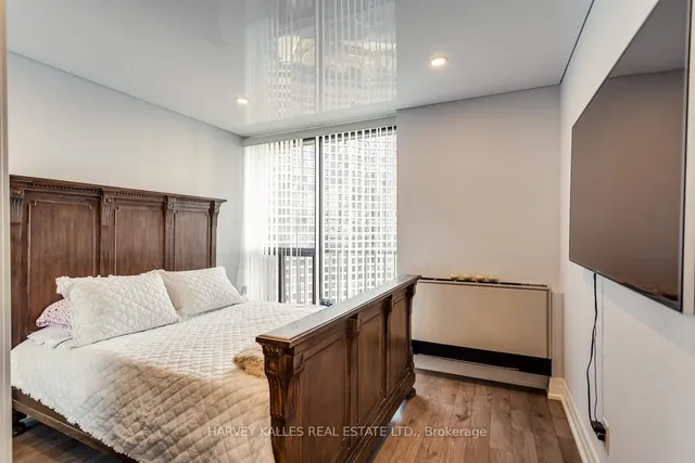 Additional image 27 of 33 Harbour Sq Unit 2440