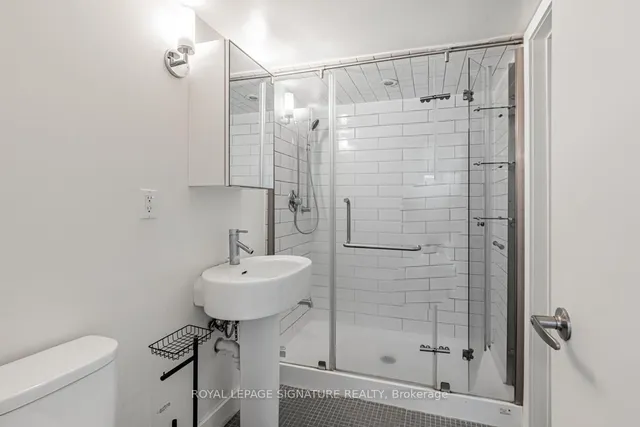 Additional image 29 of 261 Hollywood Ave