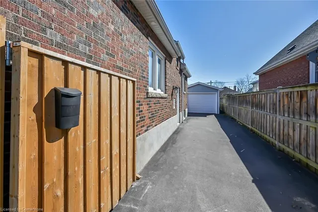 Additional image 49 of 125 Erin Ave