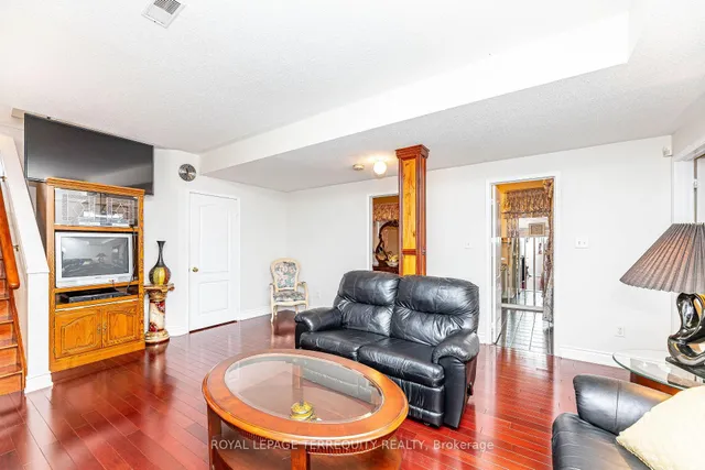 Additional image 42 of 21 Collingwood Ave