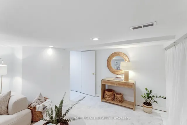 Additional image 40 of 46 Thyra Ave