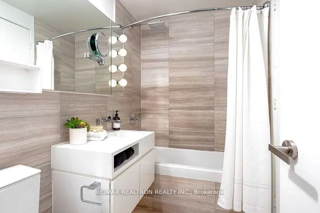 Additional image 25 of 45 Charles St Unit 4815