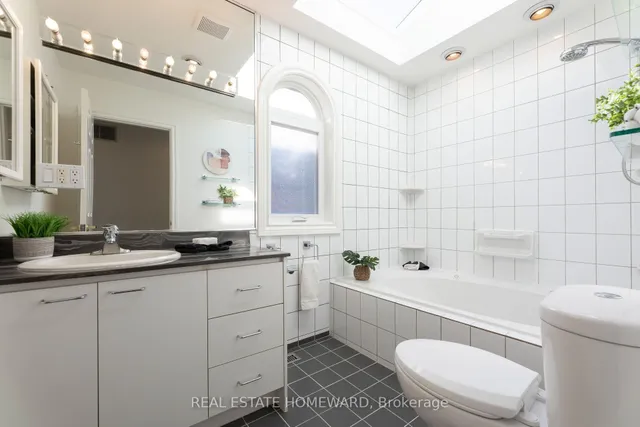 Additional image 21 of 416 Roehampton Ave