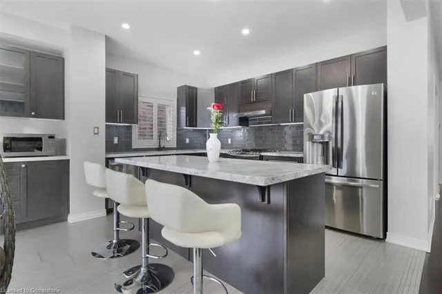 Additional image 19 of 16 Weathering Hts