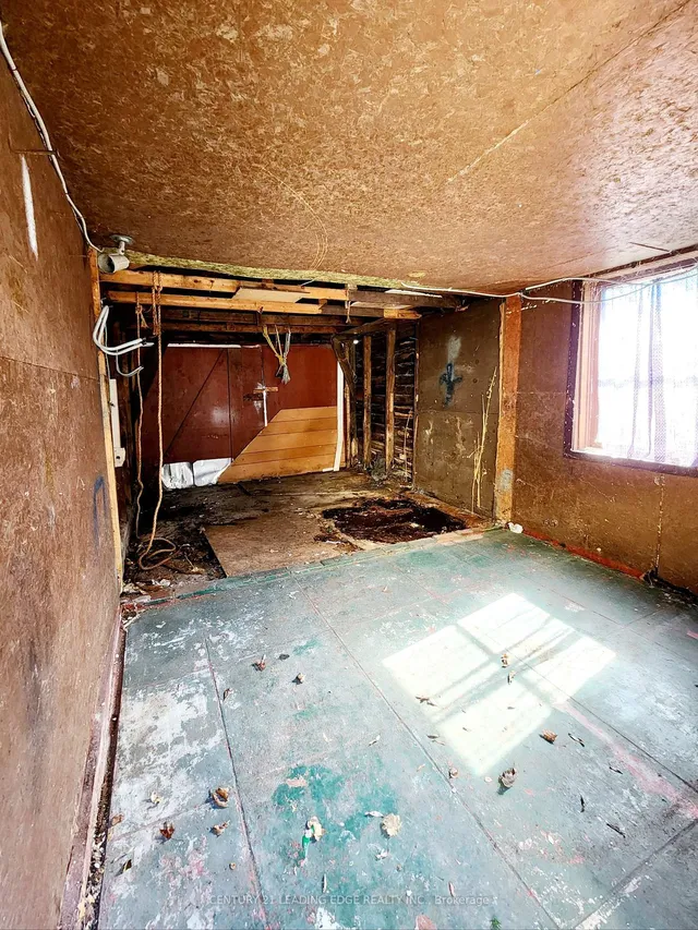 Additional image 11 of 635 Coxwell Ave