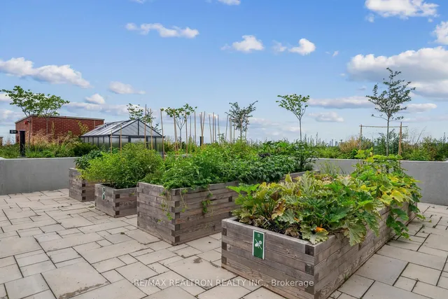 Additional image 34 of 3100 Keele St Unit 525