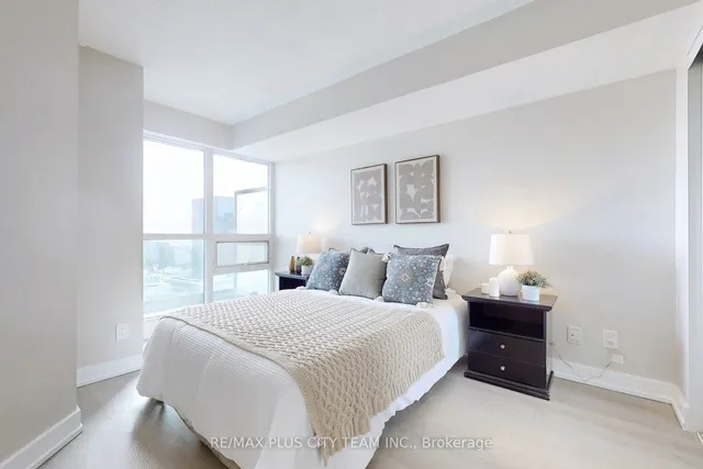 Additional image 10 of 18 Yonge St Unit 2507