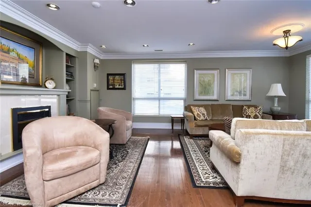 Additional image 31 of 3000 Creekside Dr Unit 304