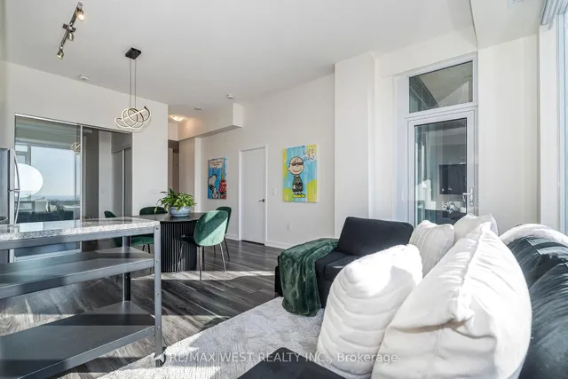 Additional image 10 of 859 The Queensway N/A Unit 813