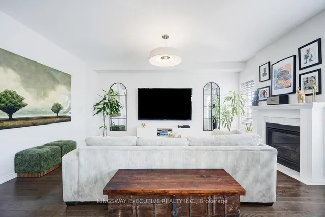 Additional image 20 of 12 ACTION Dr