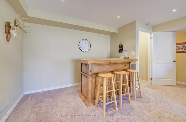 Additional image 32 of 988 Zeller Cres