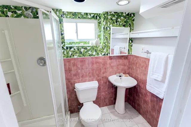 Additional image 45 of 46 Thyra Ave