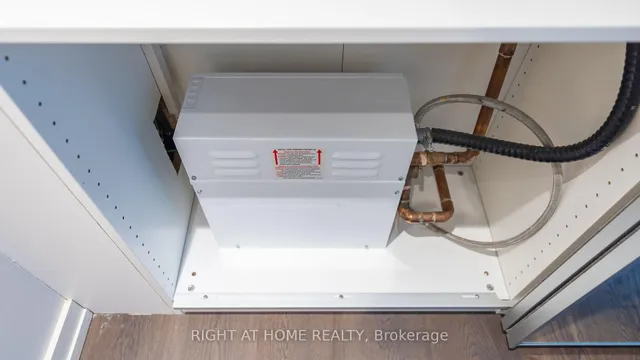 Additional image 49 of 77 Harbour Sq Unit 2412