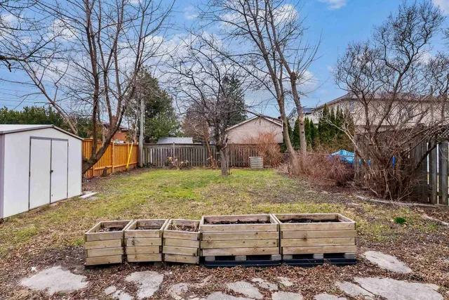 Additional image 33 of 112 Foch Ave