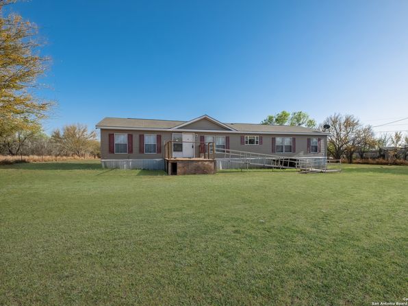 Primary image of 160 Pullins, Pleasanton, TX 78064