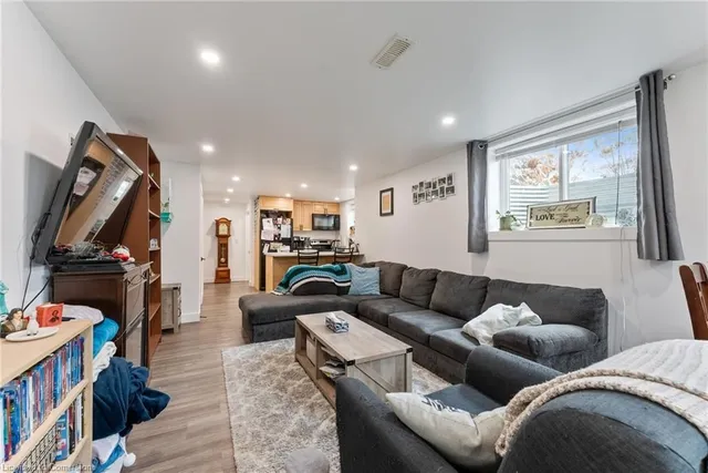 Additional image 24 of 54 Aberdeen Ave