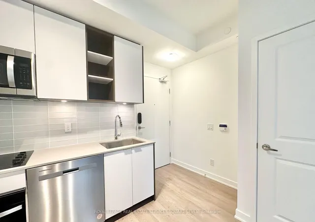 Additional image 10 of 543 Richmond St Unit 610