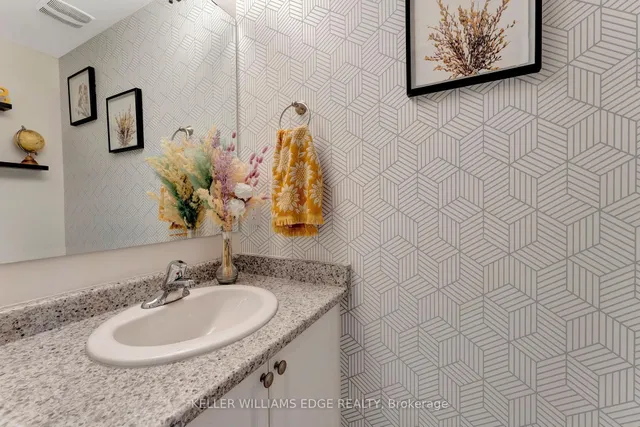 Additional image 23 of 383 Dundas St Unit 3