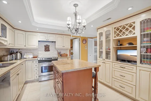 Additional image 23 of 65 Harbour Sq Unit 2410