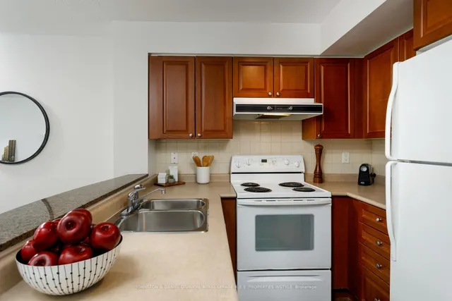 Additional image 21 of 230 King St Unit 1019