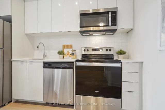 Additional image 12 of 859 The Queensway N/A Unit 213