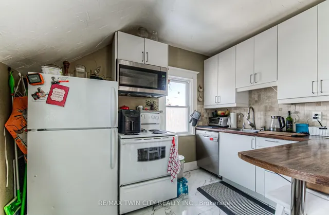 Additional image 40 of 211 Weber St