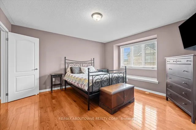 Additional image 20 of 889 Zelinsky Cres