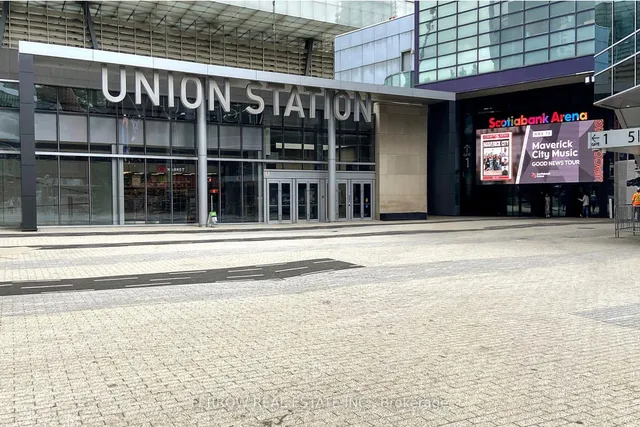 Additional image 34 of 55 Bremner Blvd Unit 1306