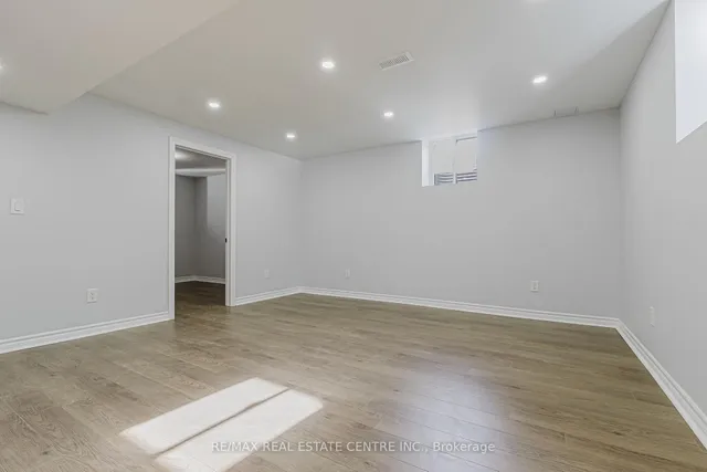 Additional image 40 of 78 Hollowgrove Blvd