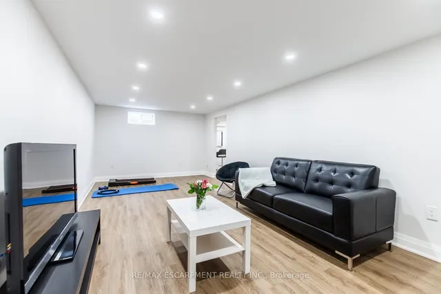 Additional image 34 of 150 Gateshead Cres Unit 101