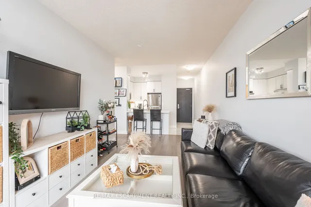 Additional image 20 of 90 Absolute Ave Unit 1611