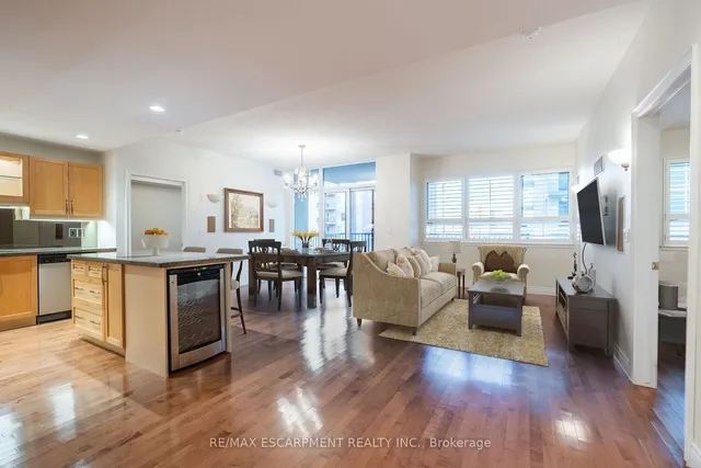 Additional image 10 of 399 Elizabeth St Unit 611