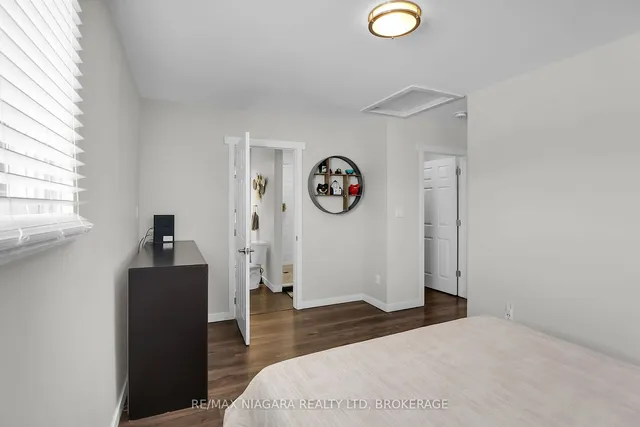 Additional image 21 of 52 Yorkdale Cres