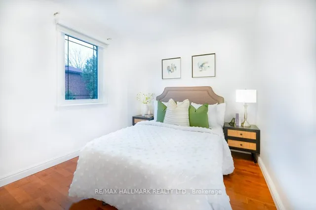 Additional image 20 of 572 Roehampton Ave