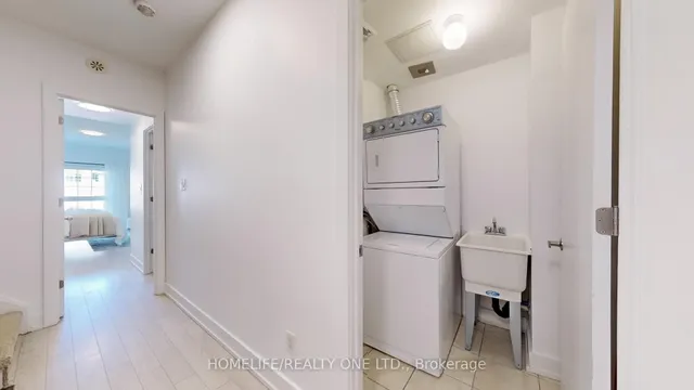 Additional image 23 of 1072 Lansdowne Ave