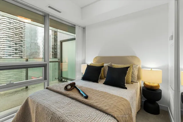 Additional image 26 of 12 York St Unit 2410