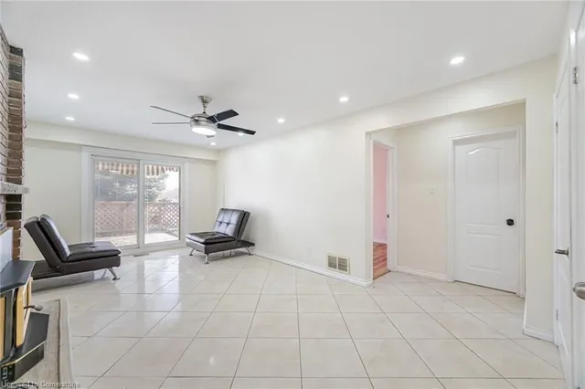 Additional image 28 of 35 Baycrest Dr