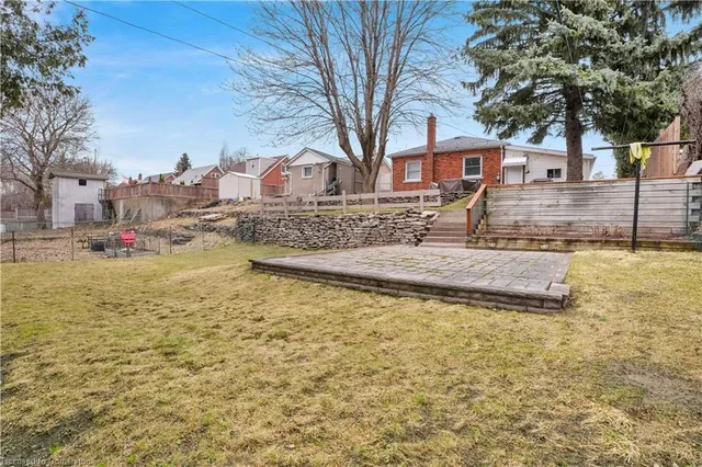 Additional image 40 of 563 Guelph St