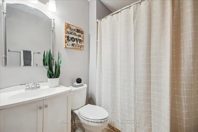 Additional image 24 of 43 Yorkdale Cres