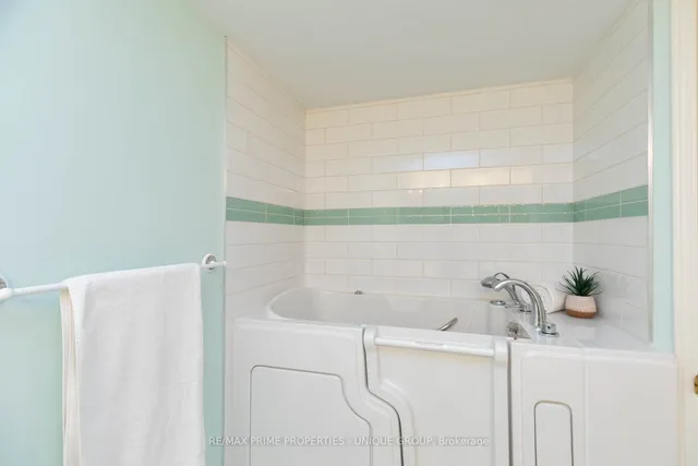 Additional image 24 of 18 Concorde Pl Unit 415