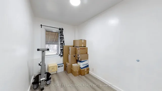 Additional image 32 of 343 Kipling Ave