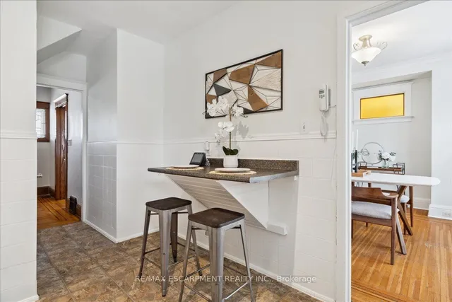 Additional image 12 of 100 Balmoral Ave