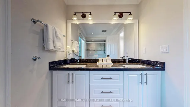 Additional image 18 of 24 Royal Rouge Tr