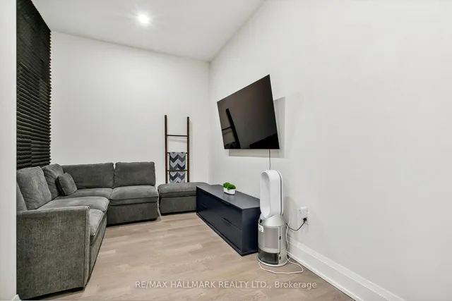 Additional image 29 of 39 Queens Quay Unit TH103